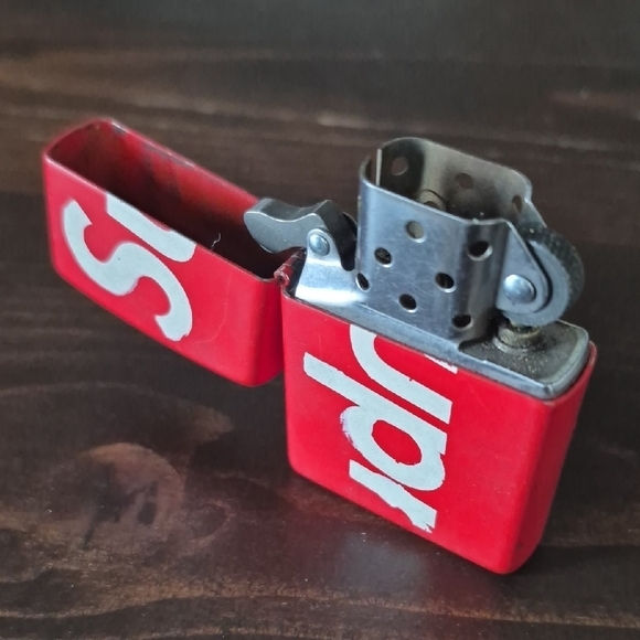 ZIPPO - Supreme Bold Red Lighter Case - Picture 2 of 4